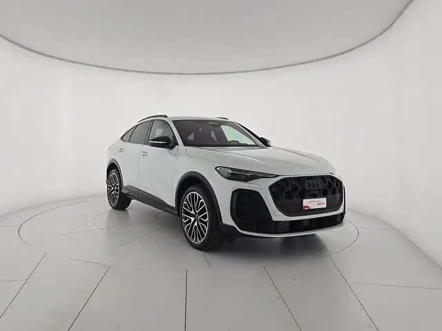 Audi Q5 view 6