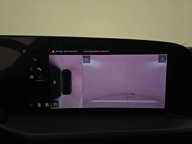 Audi Q5 view 13