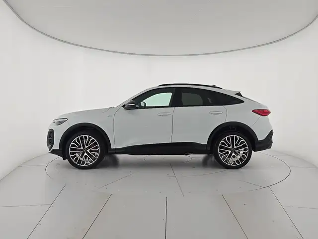 Audi Q5 view 2