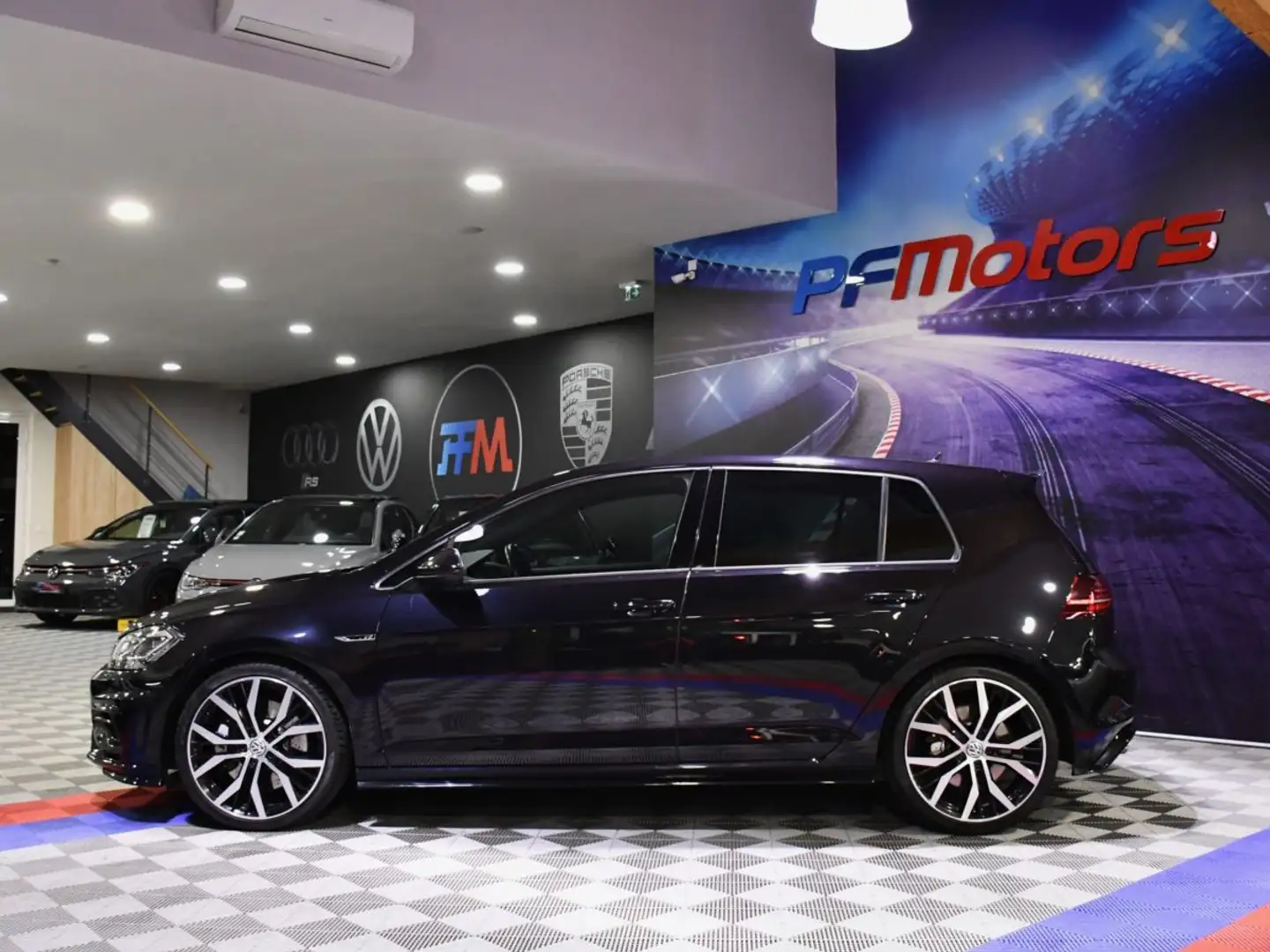 Volkswagen Golf 7R Facelift 2.0 TSI 300 DSG 4Motion GPS Virtual ACC Car Play Front Induction Mode JA 19 Pas De Malus Zwart - 2