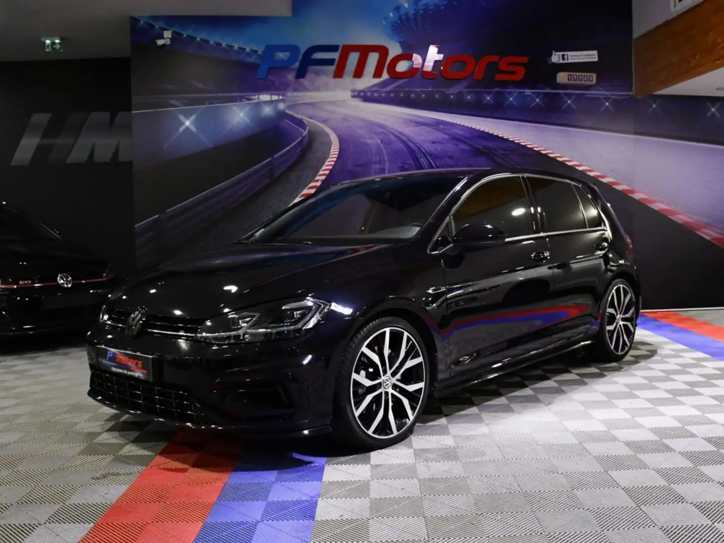 Volkswagen Golf 7R Facelift 2.0 TSI 300 DSG 4Motion GPS Virtual ACC Car Play Front Induction Mode JA 19 Pas De Malus Zwart - 1