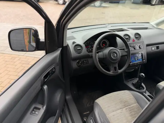 Volkswagen Caddy view 3