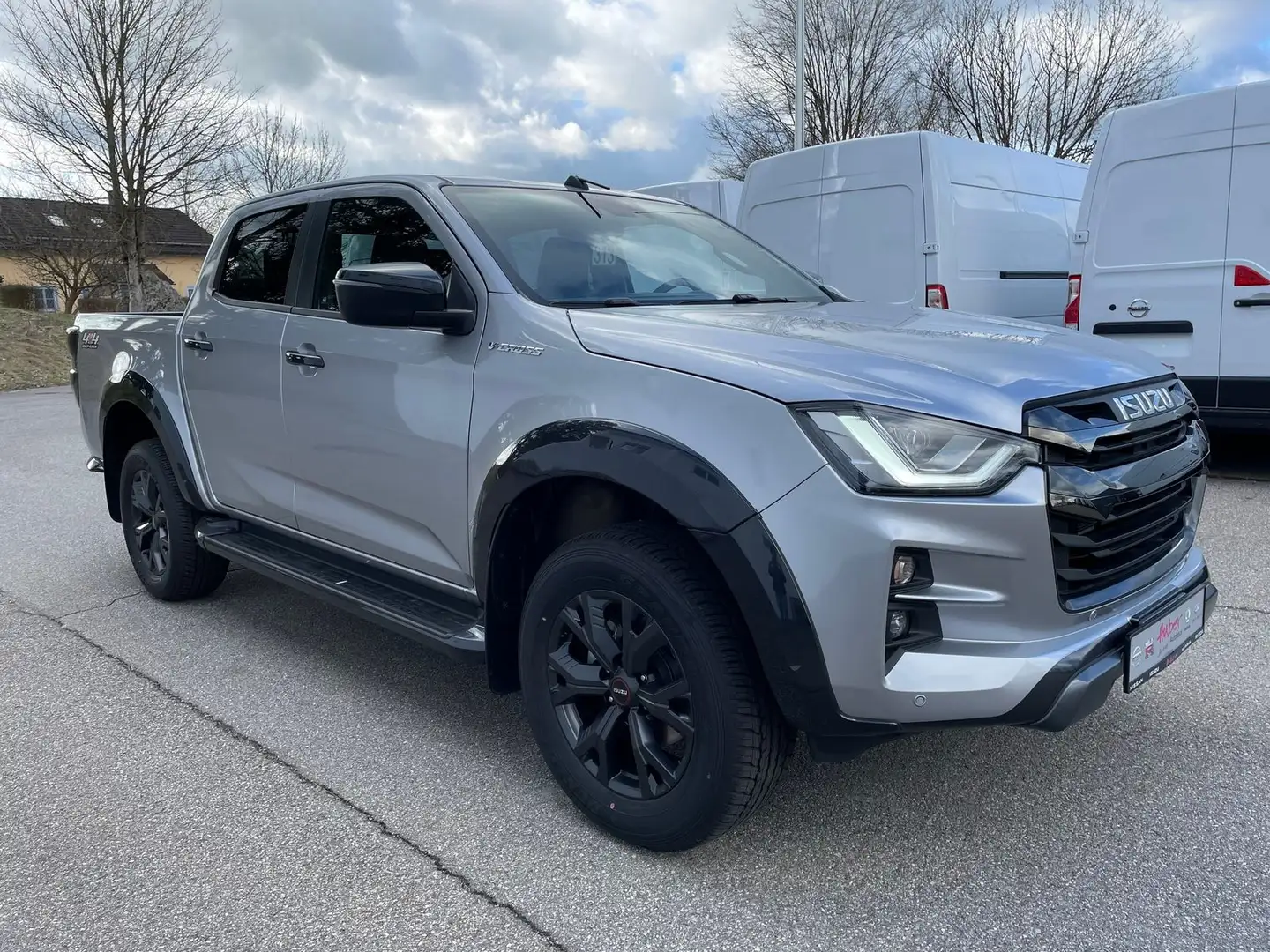 Isuzu D-Max Double Cab 4WD 6MT - V-Cross Plateado - 1