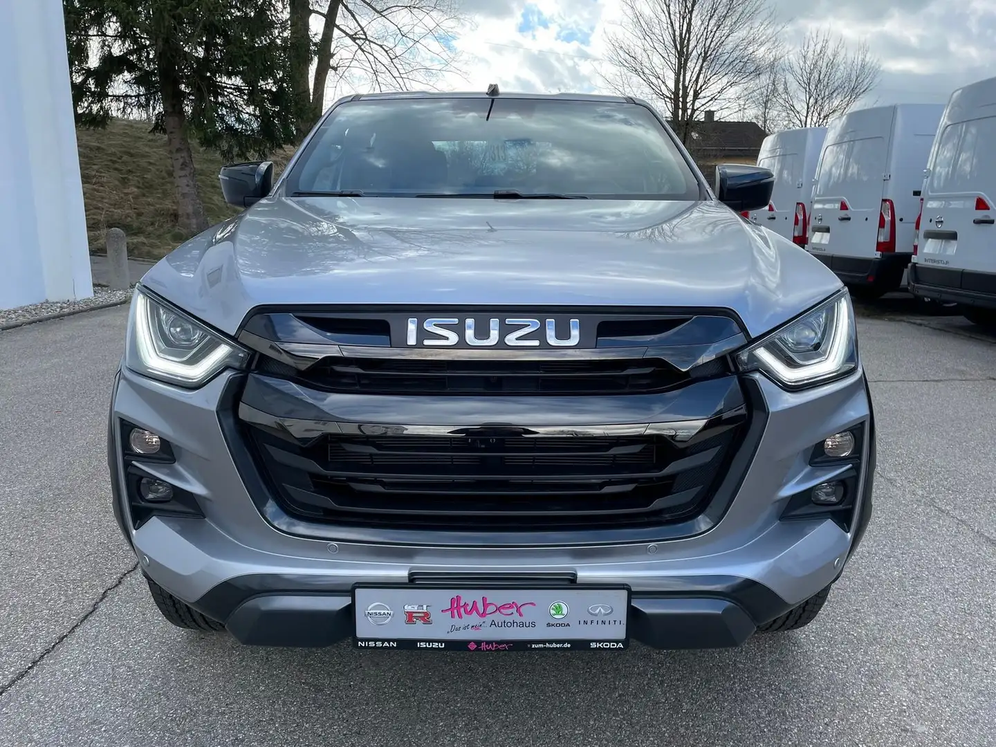 Isuzu D-Max Double Cab 4WD 6MT - V-Cross Plateado - 2