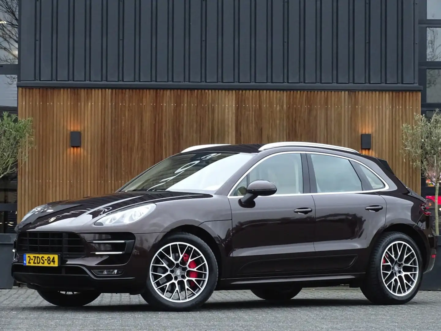 Porsche Macan 3.6 Turbo 400PK / PDLS+ / Exclusive / Sport Chrono Коричневый - 1