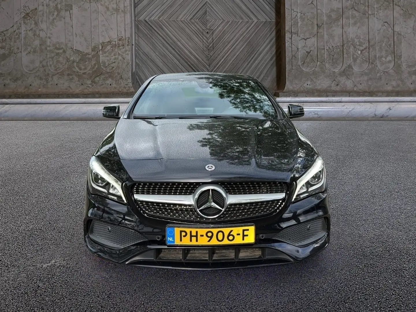 Mercedes-Benz CLA 180 Shooting Brake AMG Business Solution Noir - 2