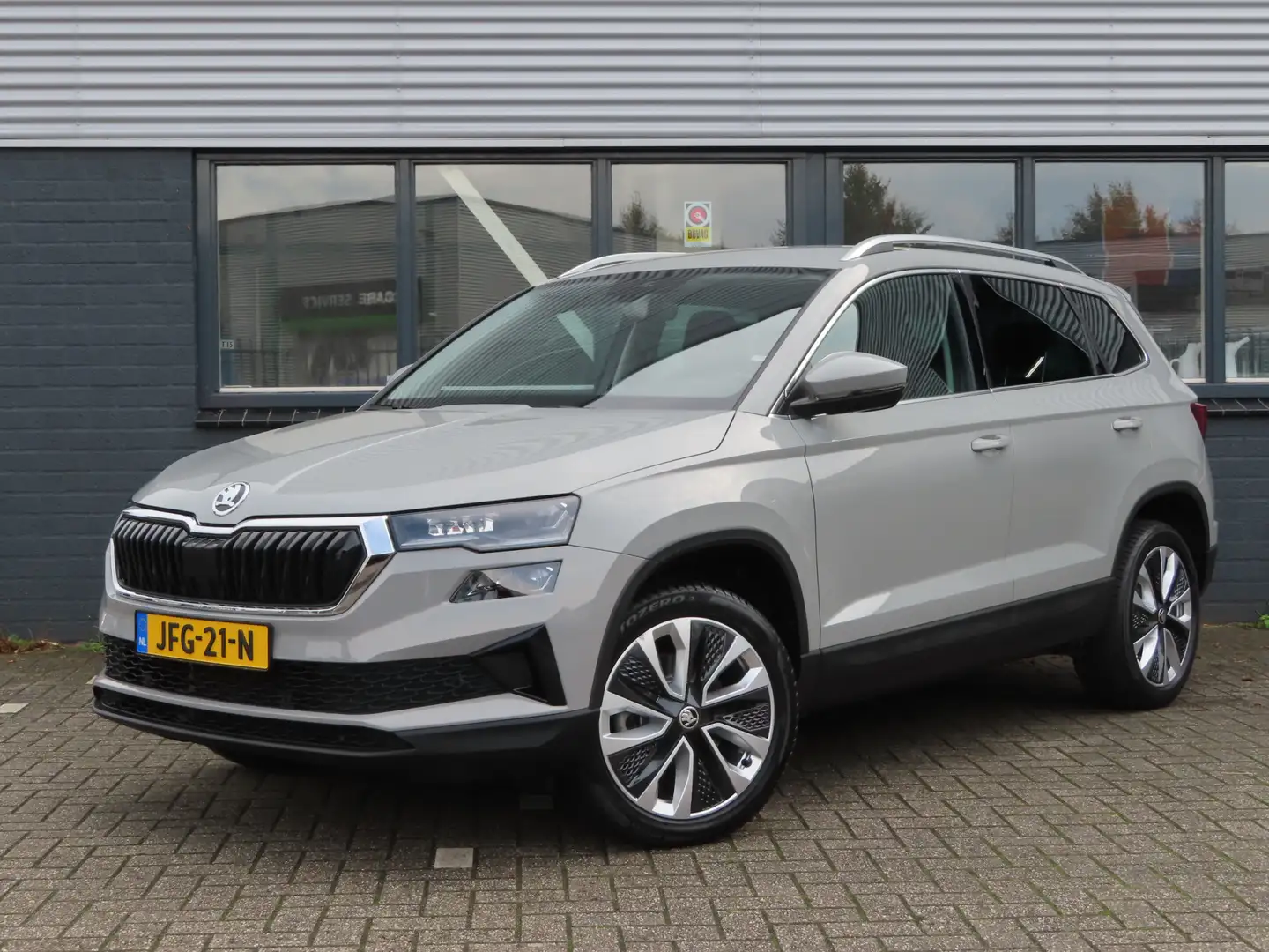 Skoda Karoq 1.5 TSI ACT Business Edition | camera | adaptive c Grijs - 1