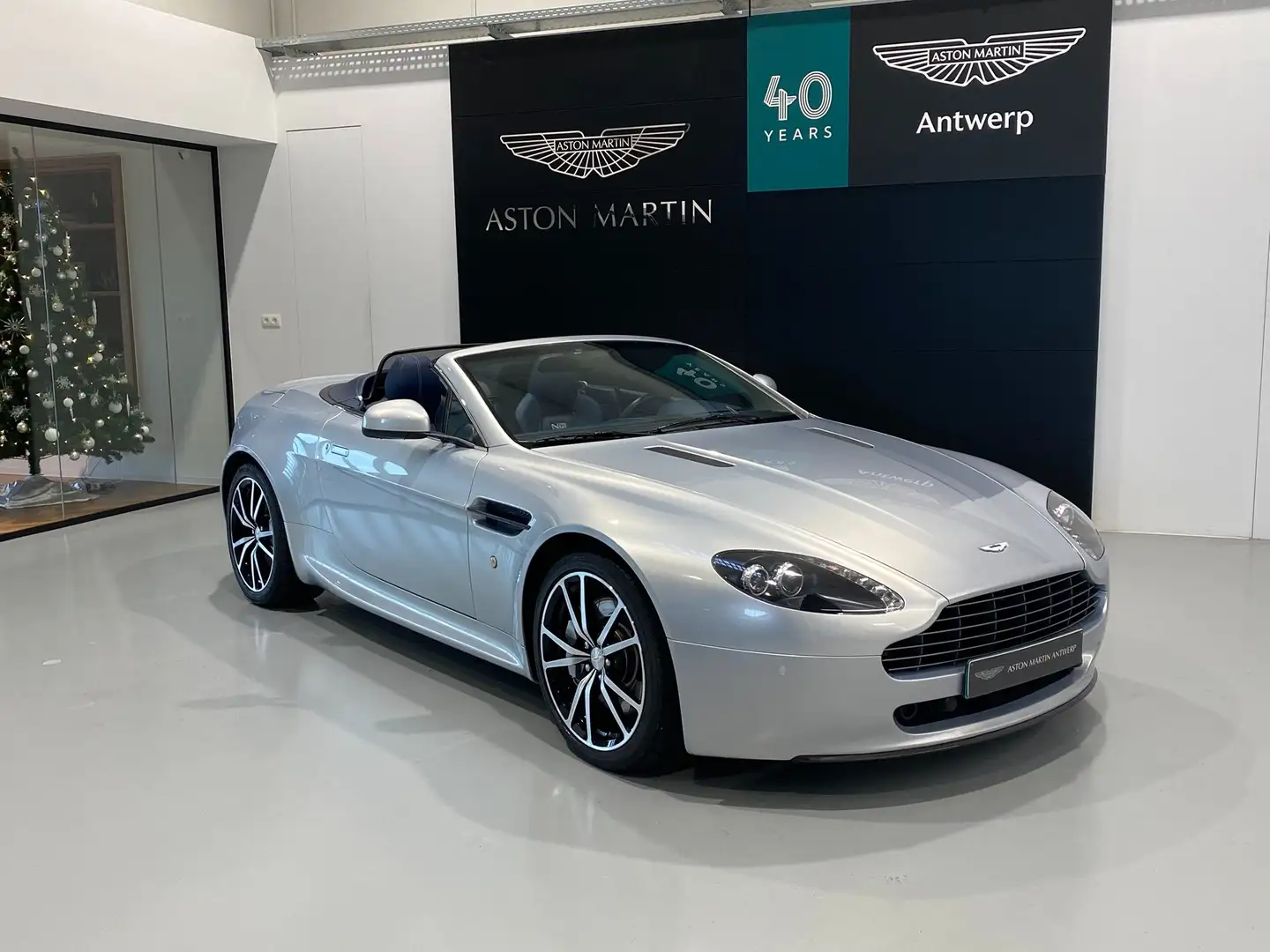 Aston Martin V8 N420 Roadster srebrna - 1