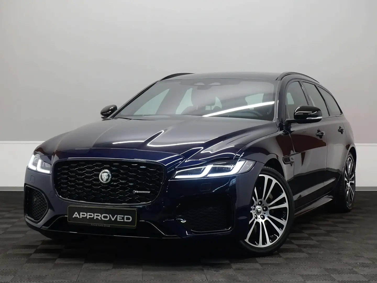 Jaguar XF Sportbrake D200 R-Dynamic SE Auto Blauw - 1