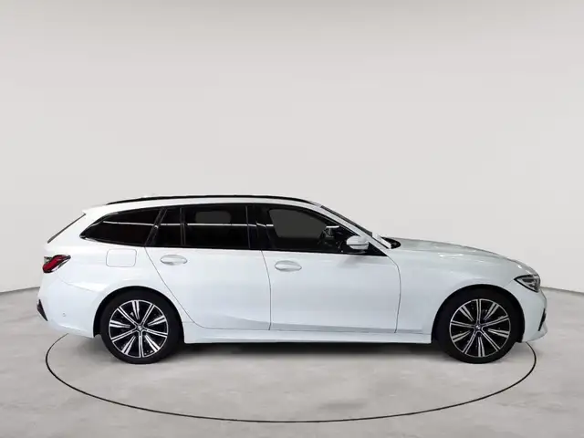 BMW 3 Series view 3