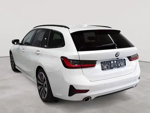 BMW 3 Series view 5