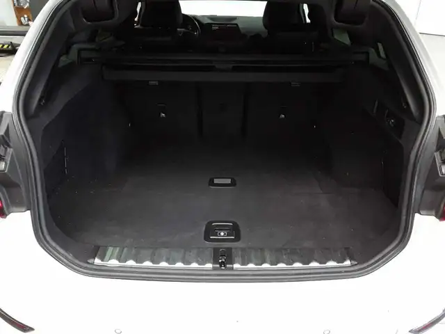 BMW 3 Series view 15