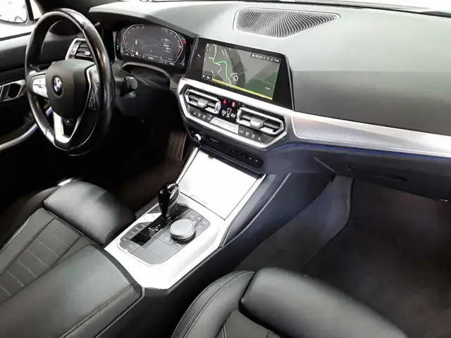 BMW 3 Series view 9