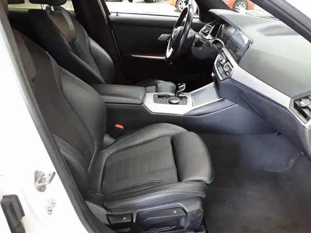 BMW 3 Series view 8