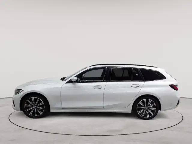 BMW 3 Series view 6