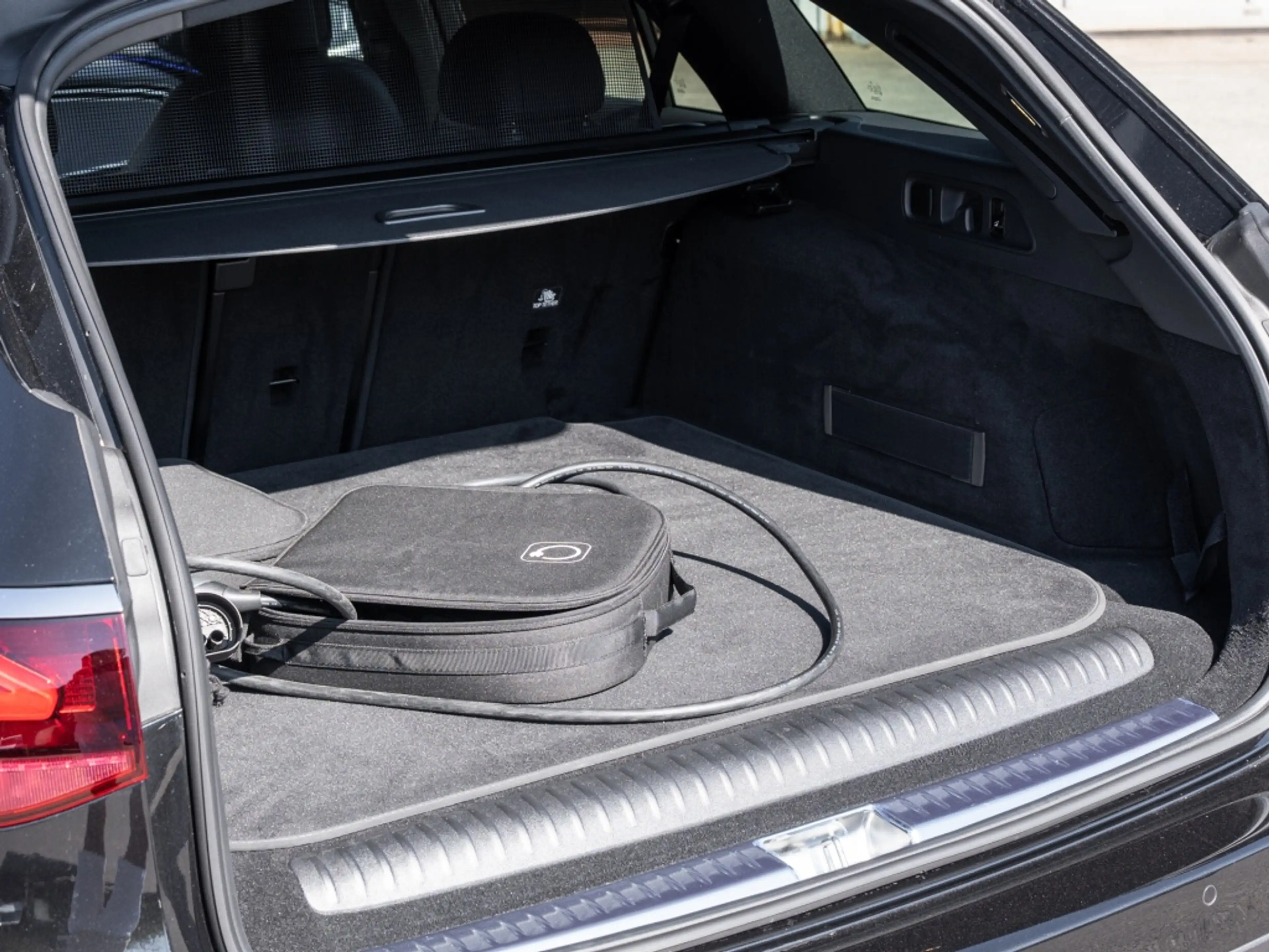Mercedes-Benz E 300 T e ,  AMG BURM PREMIUM MEMO 360 AHK DISTR — photo 10