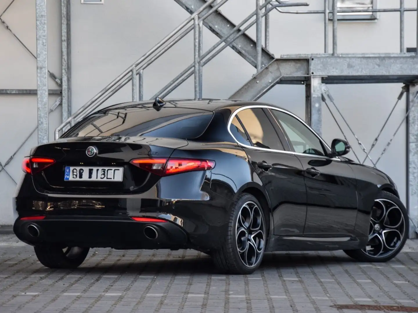 Alfa Romeo Giulia 2.0 Q2, accident-free Schwarz - 2