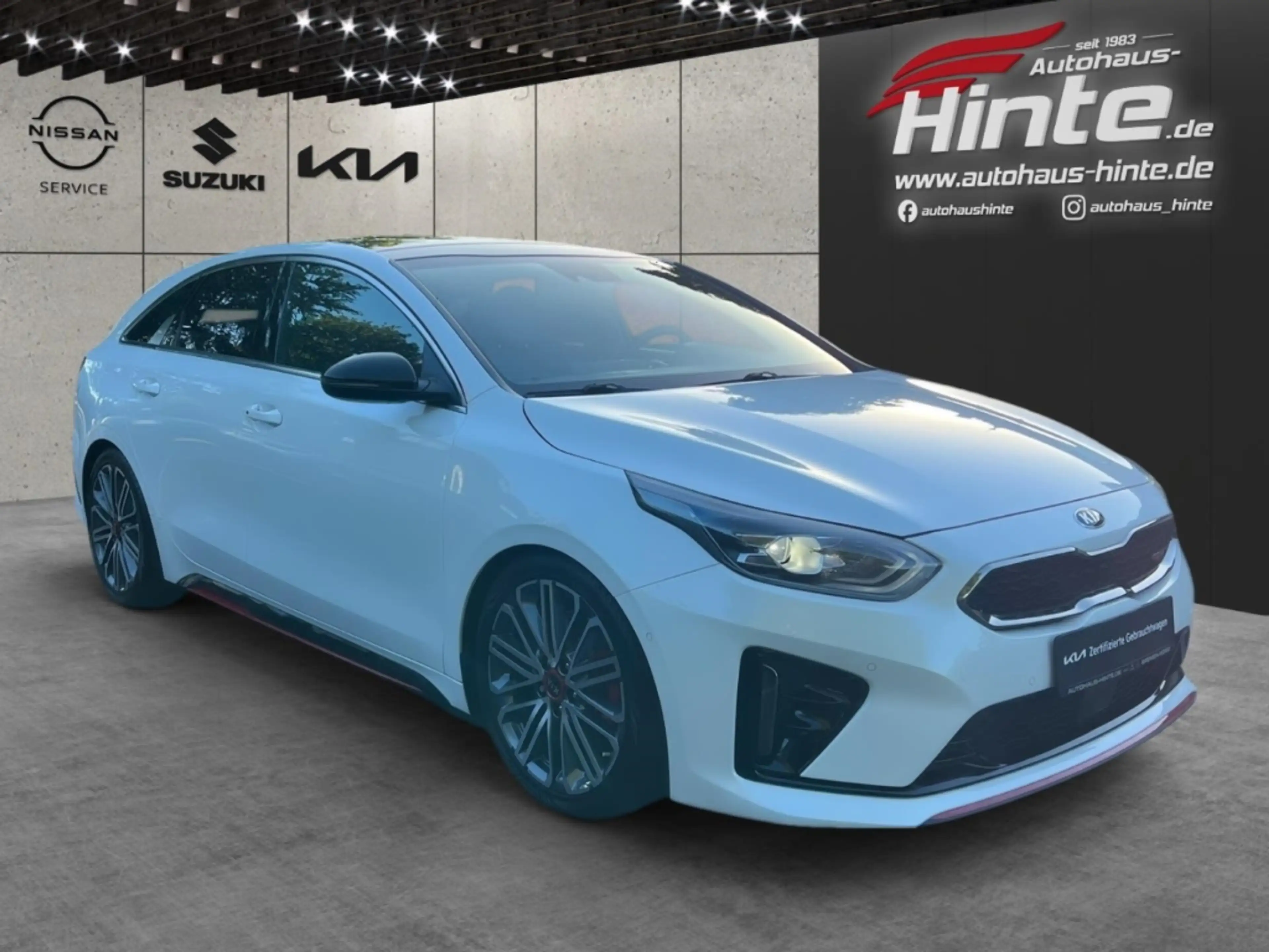 Kia ProCeed / pro_cee'd GT 1.6T SPORTAUSPUFF PANORAMA NAVIGATION — photo 3