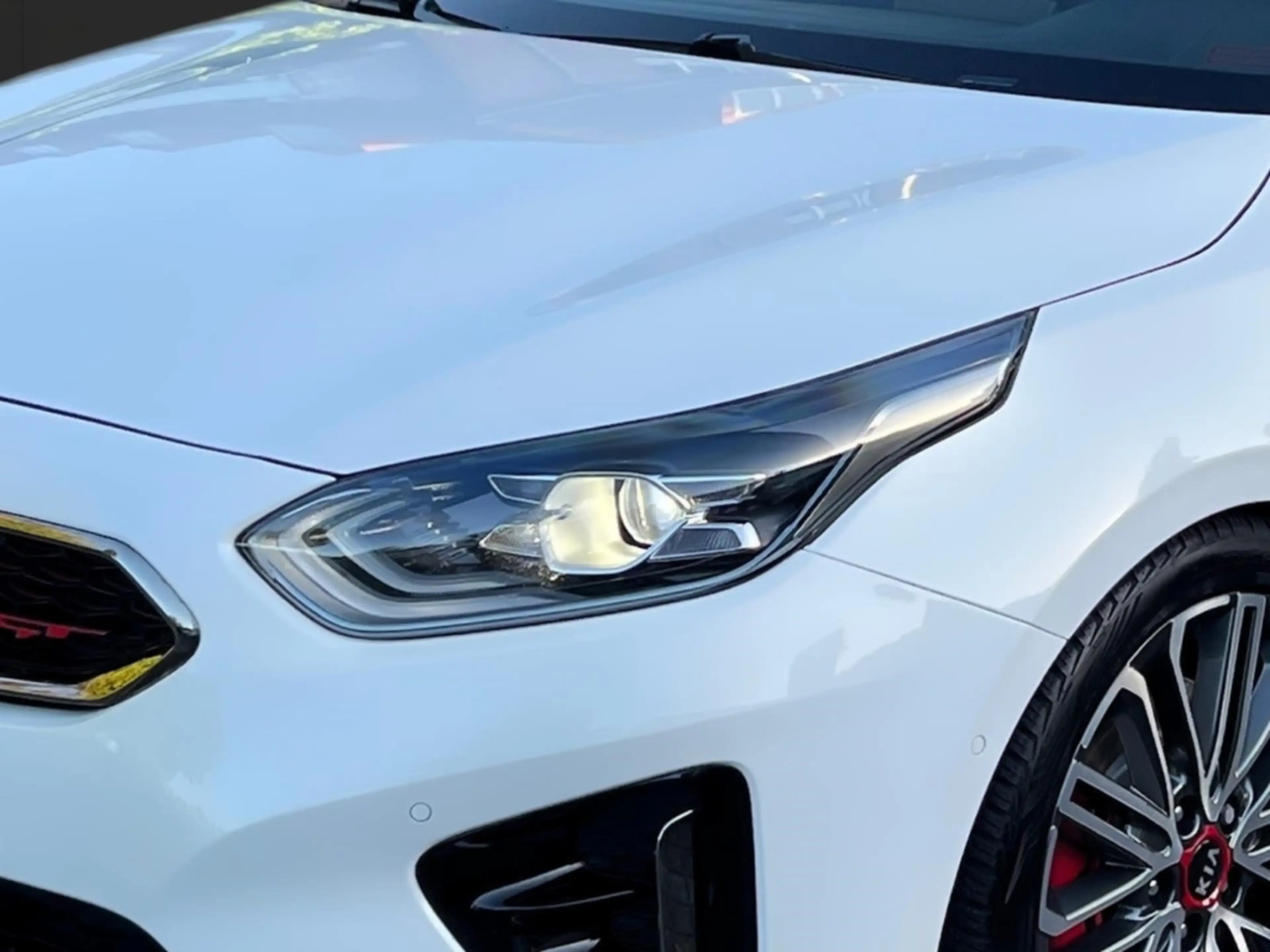 Kia ProCeed / pro_cee'd GT 1.6T SPORTAUSPUFF PANORAMA NAVIGATION — photo 10