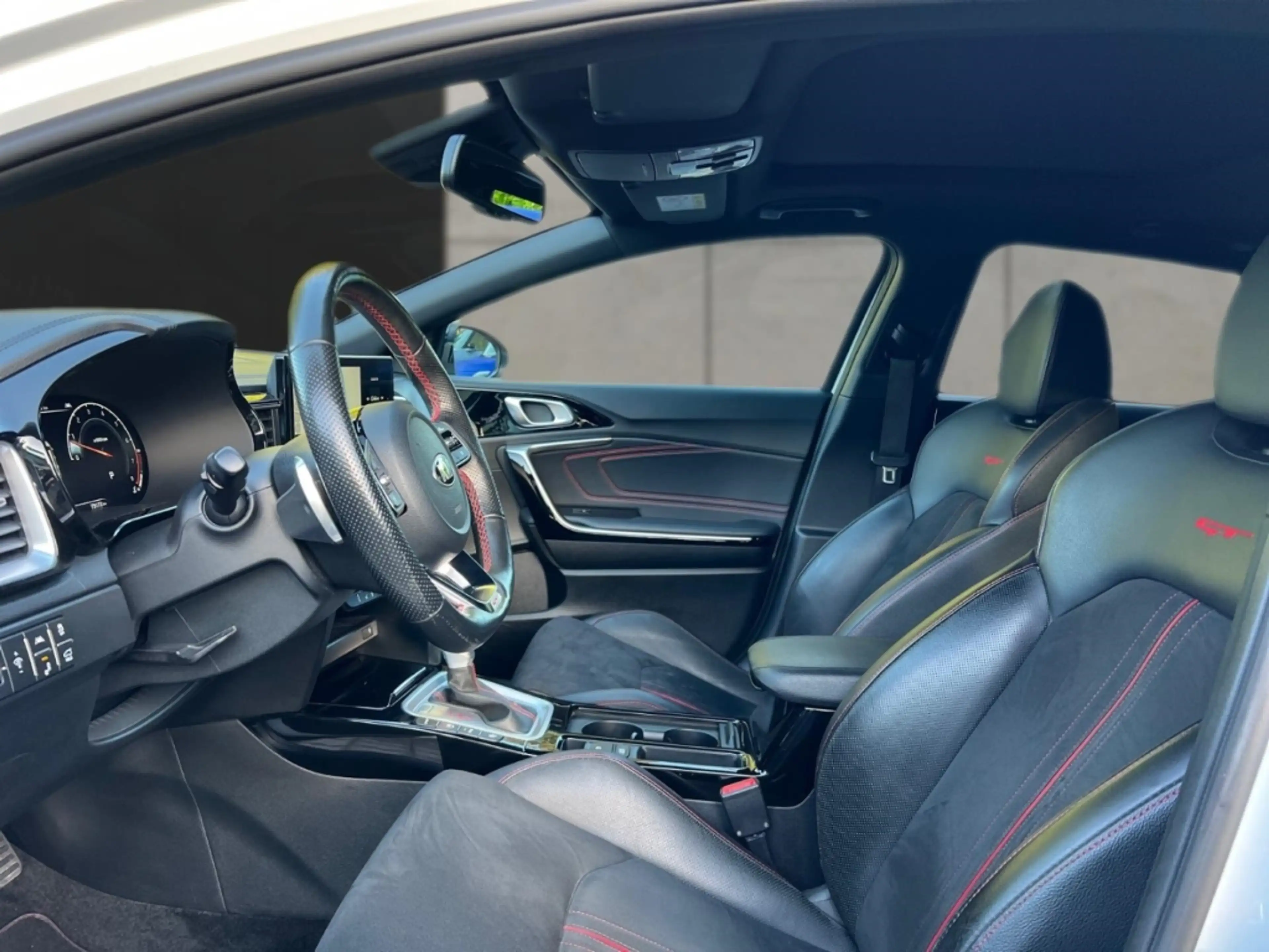 Kia ProCeed / pro_cee'd GT 1.6T SPORTAUSPUFF PANORAMA NAVIGATION — photo 15