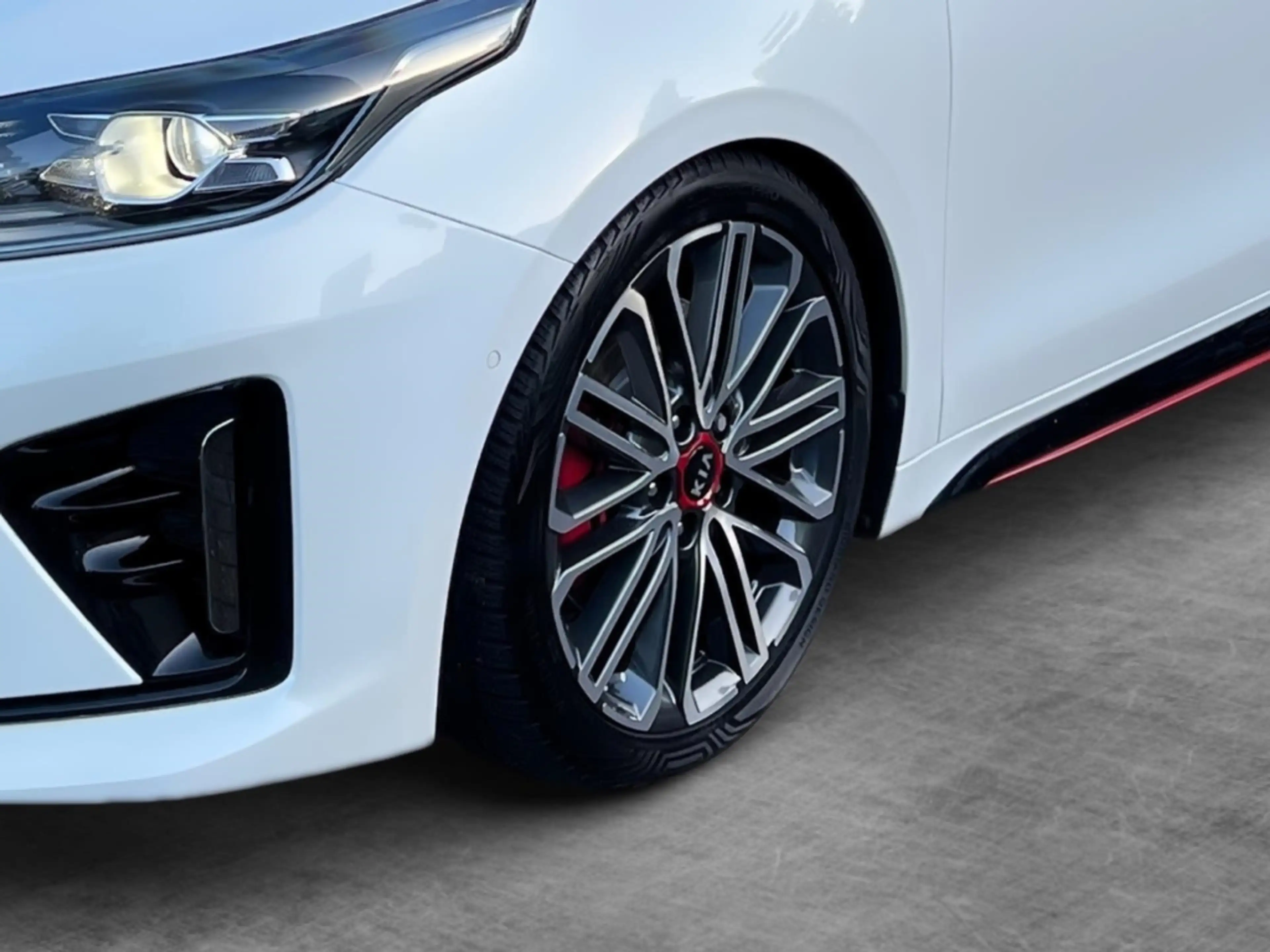 Kia ProCeed / pro_cee'd GT 1.6T SPORTAUSPUFF PANORAMA NAVIGATION — photo 11