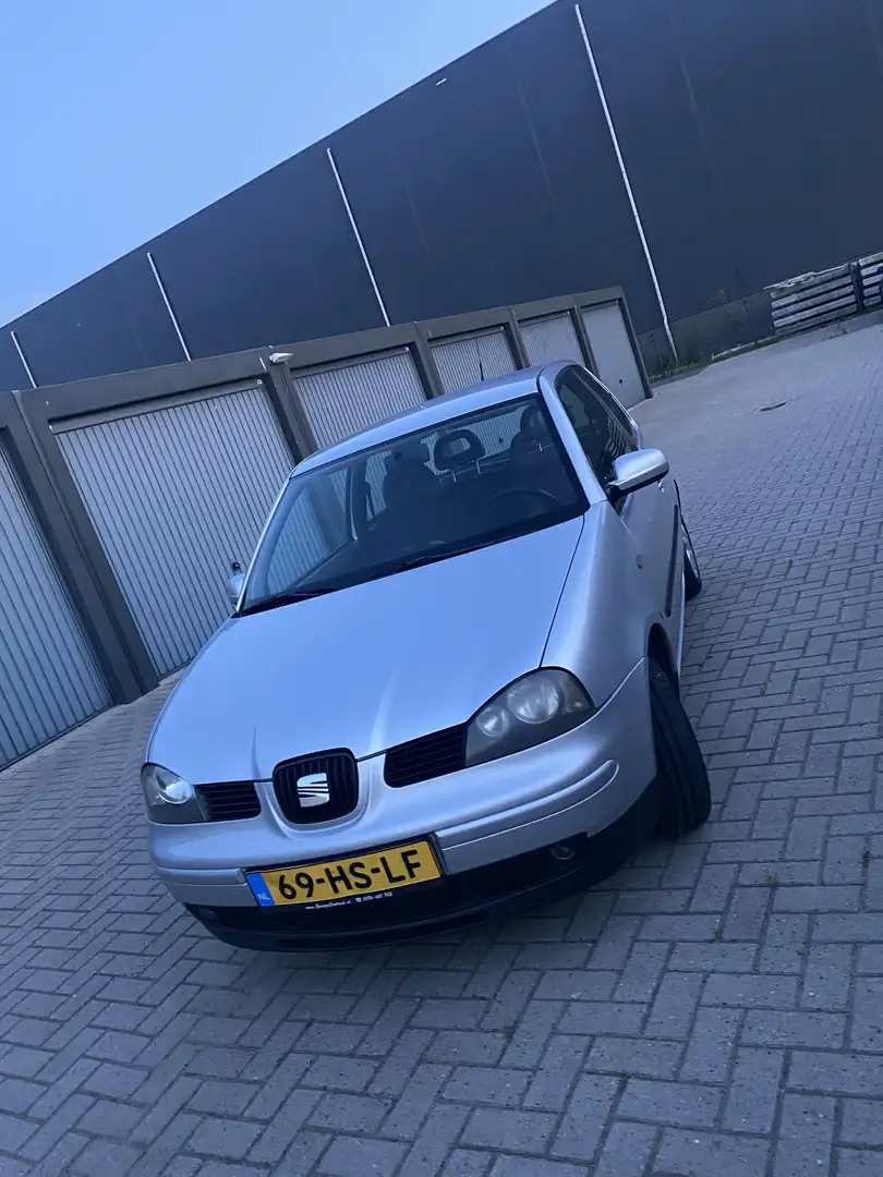 SEAT Arosa 1.4i Signo Šedá - 2