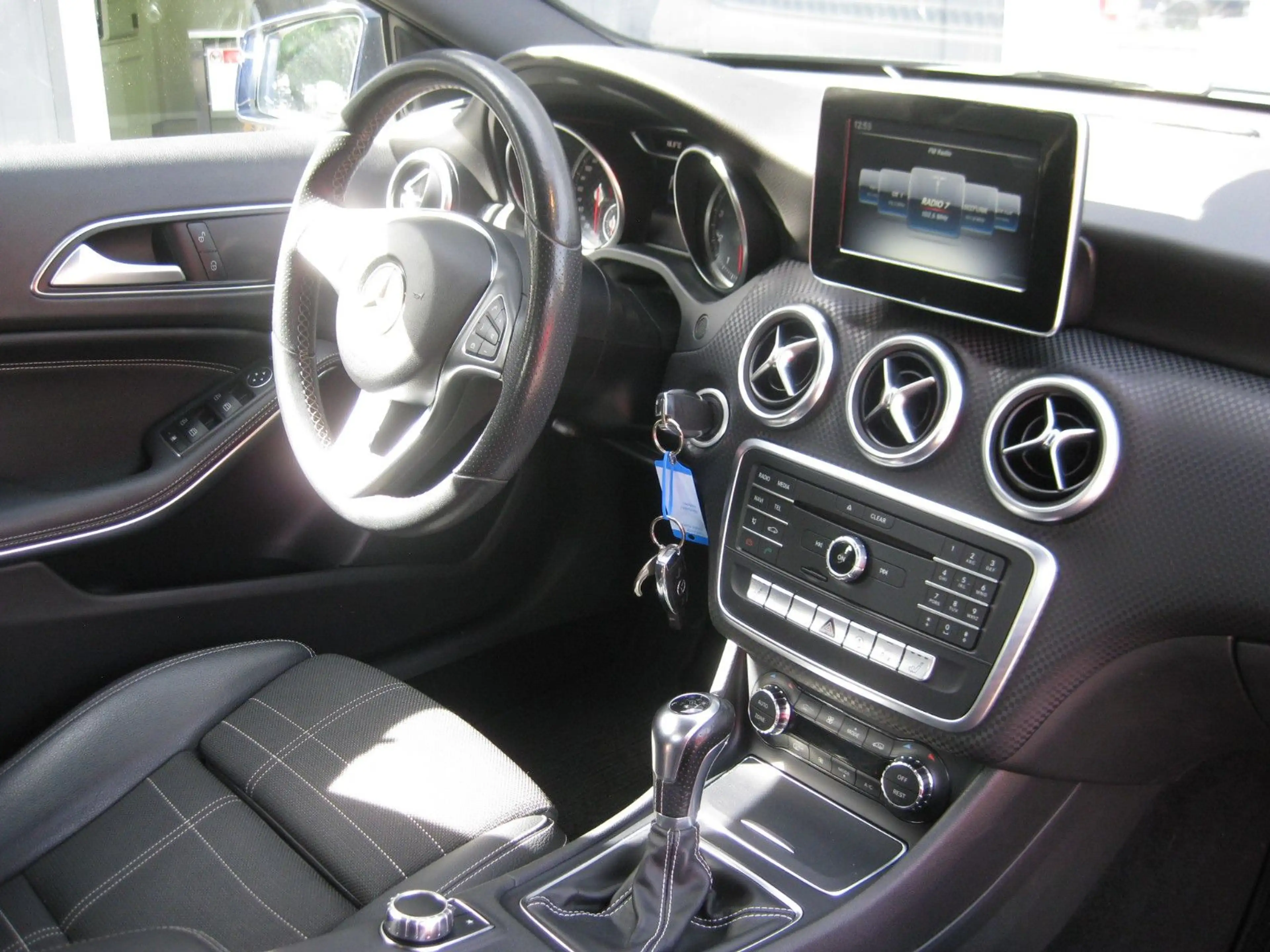 Mercedes-Benz A 200 Urban Line "TOP GEPFLEGT" — photo 13