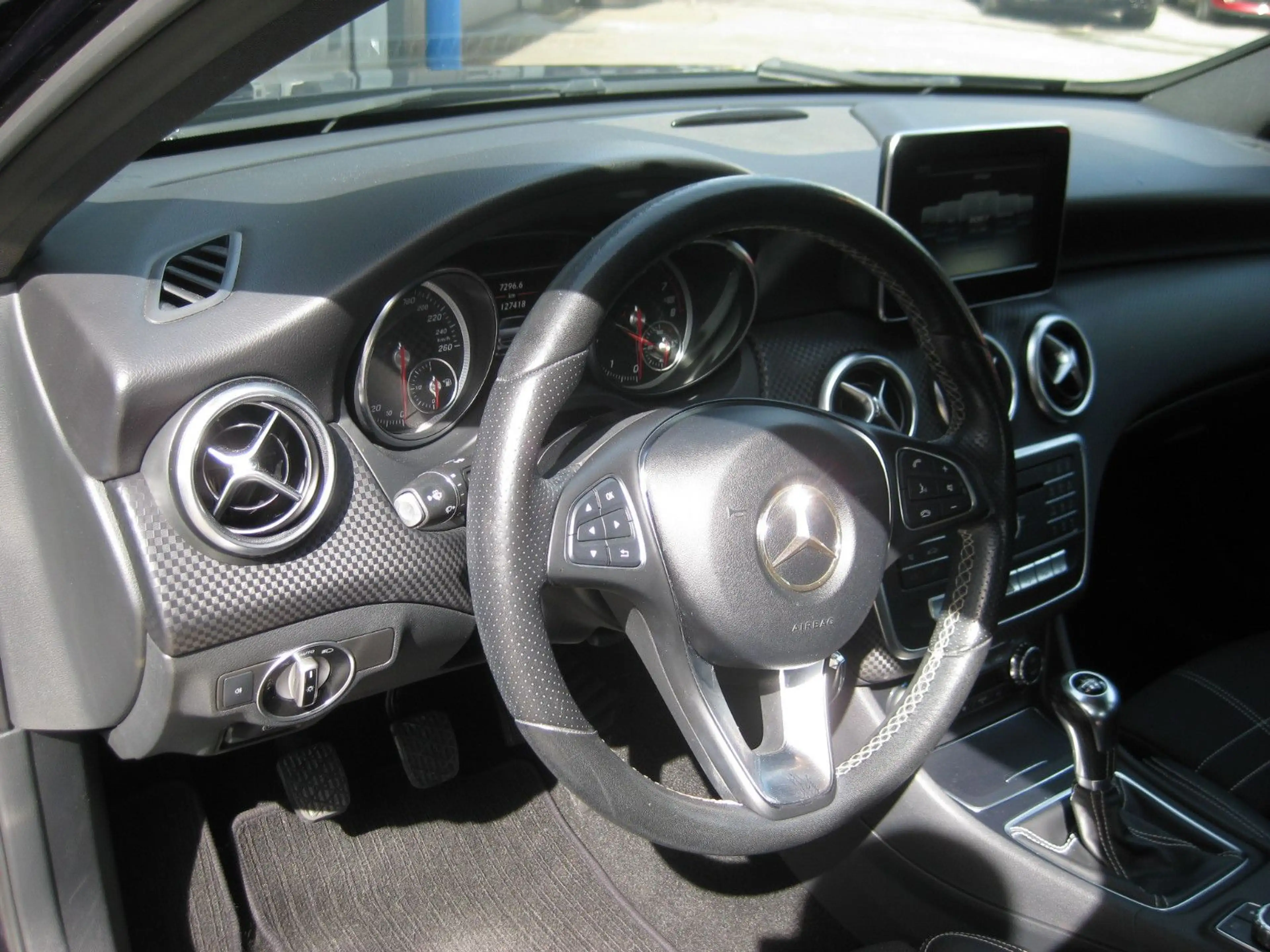 Mercedes-Benz A 200 Urban Line "TOP GEPFLEGT" — photo 9