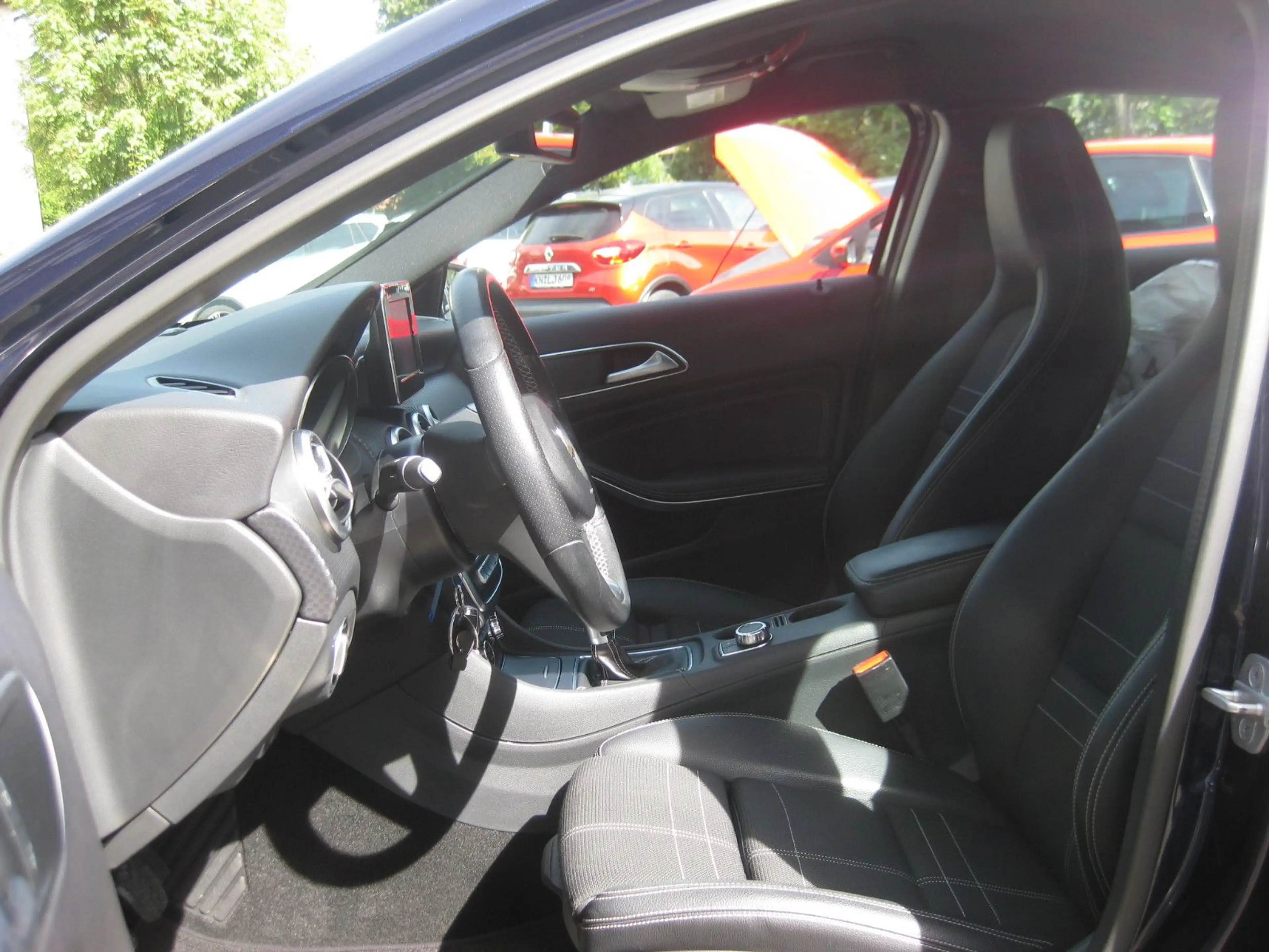 Mercedes-Benz A 200 Urban Line "TOP GEPFLEGT" — photo 10