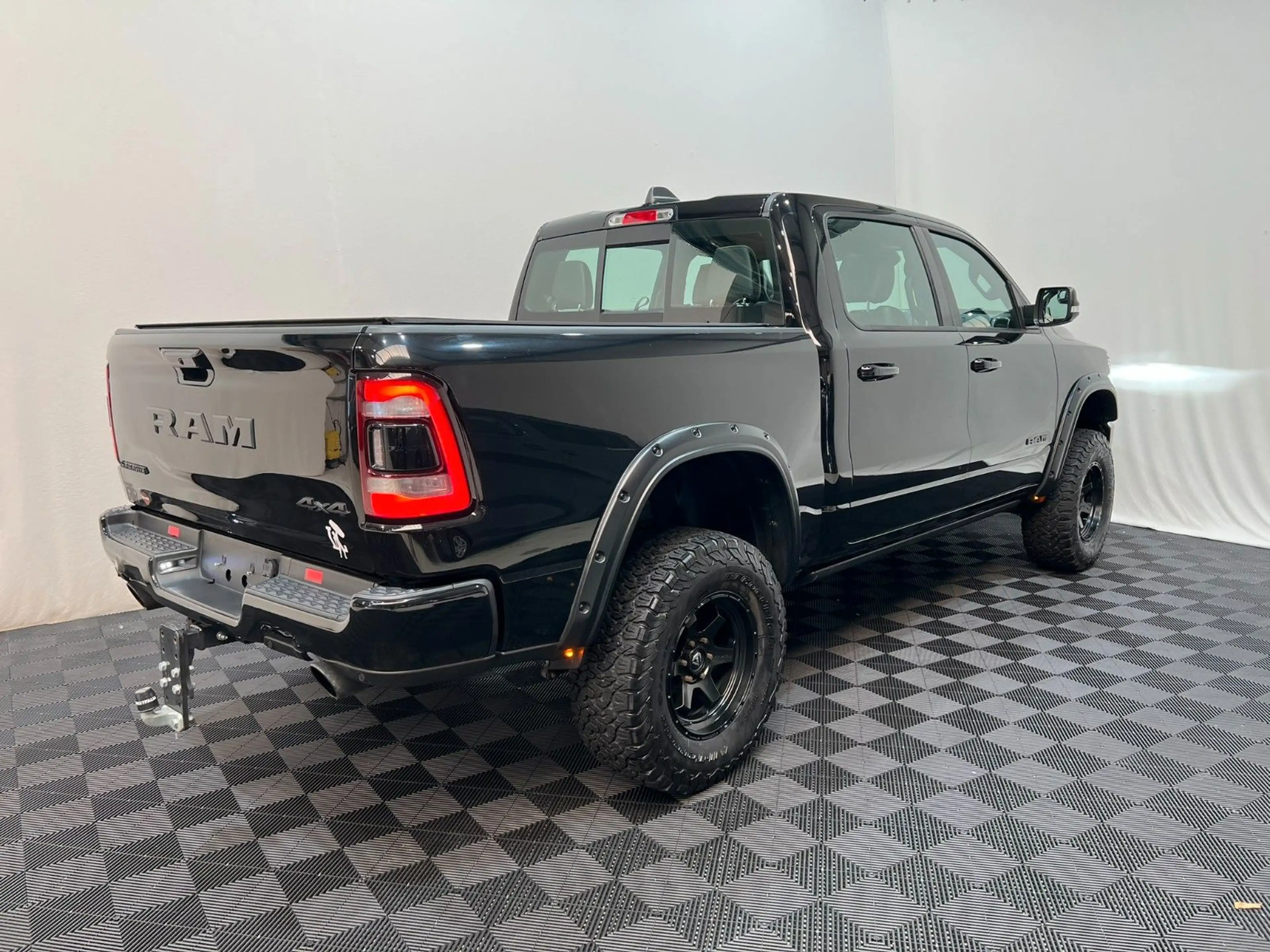 Dodge RAM 1500 Laramie Night Crew Cab 4x4 *RTR Umbau* — photo 6