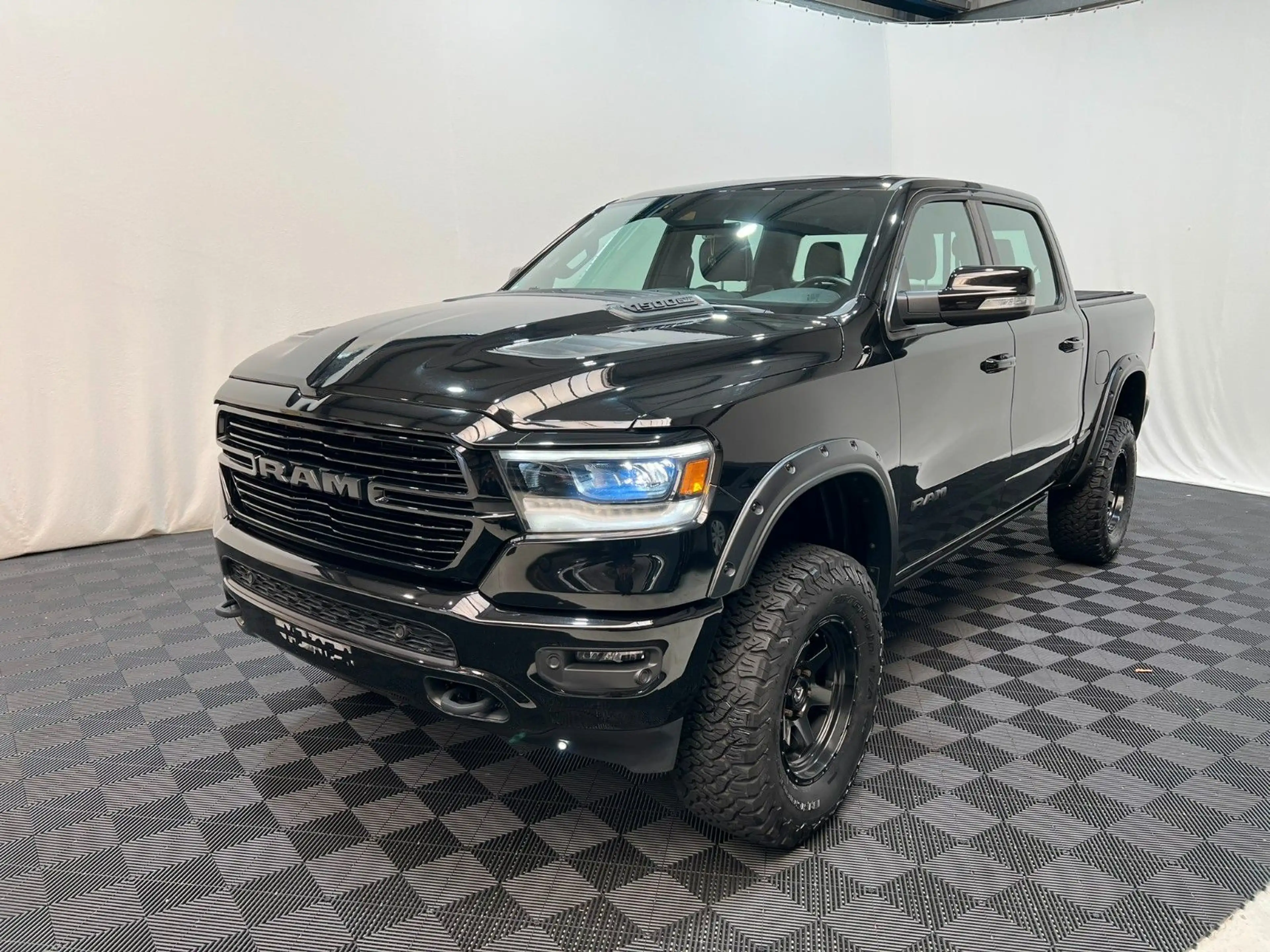 Dodge RAM 1500 Laramie Night Crew Cab 4x4 *RTR Umbau* — photo 2