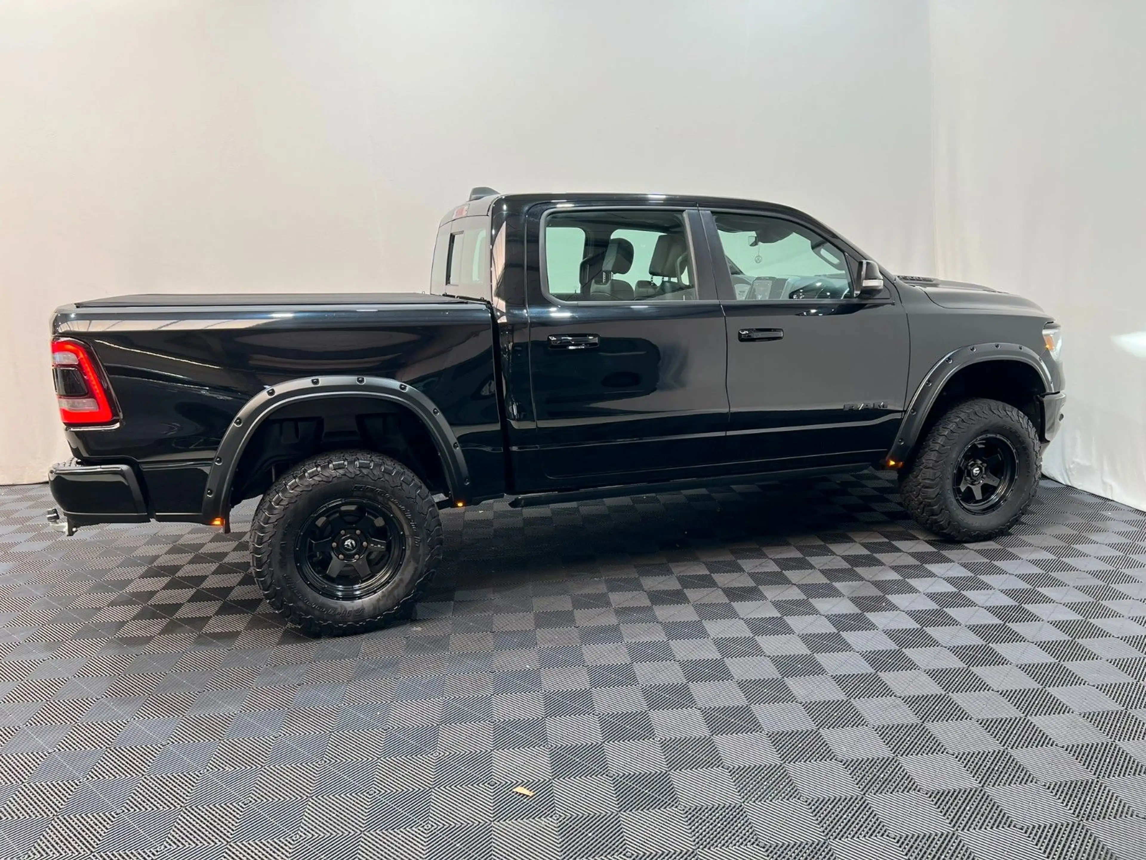Dodge RAM 1500 Laramie Night Crew Cab 4x4 *RTR Umbau* — photo 7
