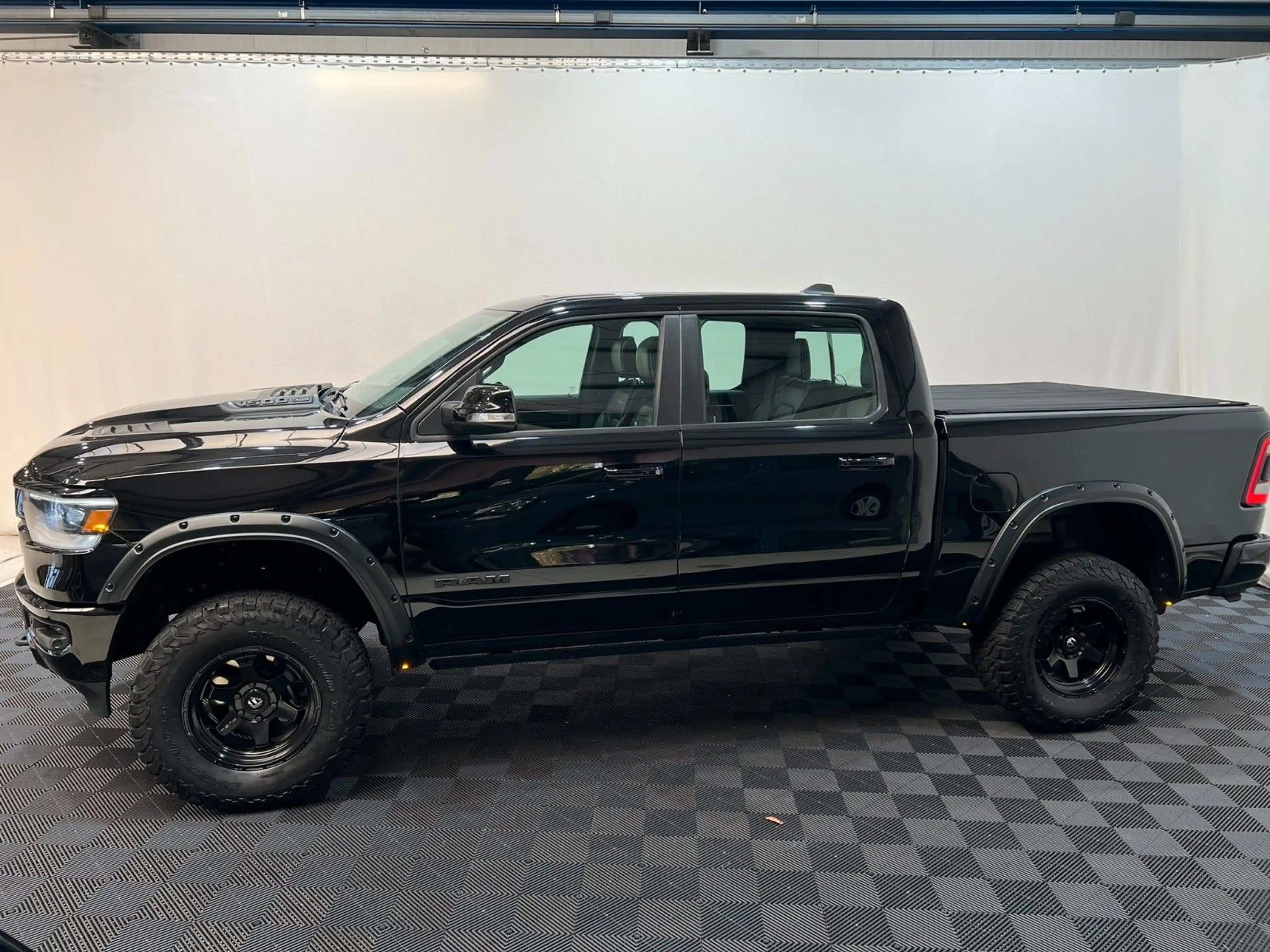 Dodge RAM 1500 Laramie Night Crew Cab 4x4 *RTR Umbau* — photo 4