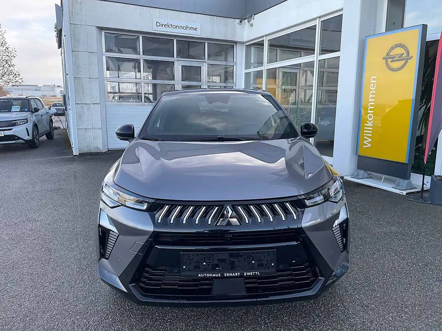 Mitsubishi Grandis 1,3 l DI-T MHEV Grau - 2