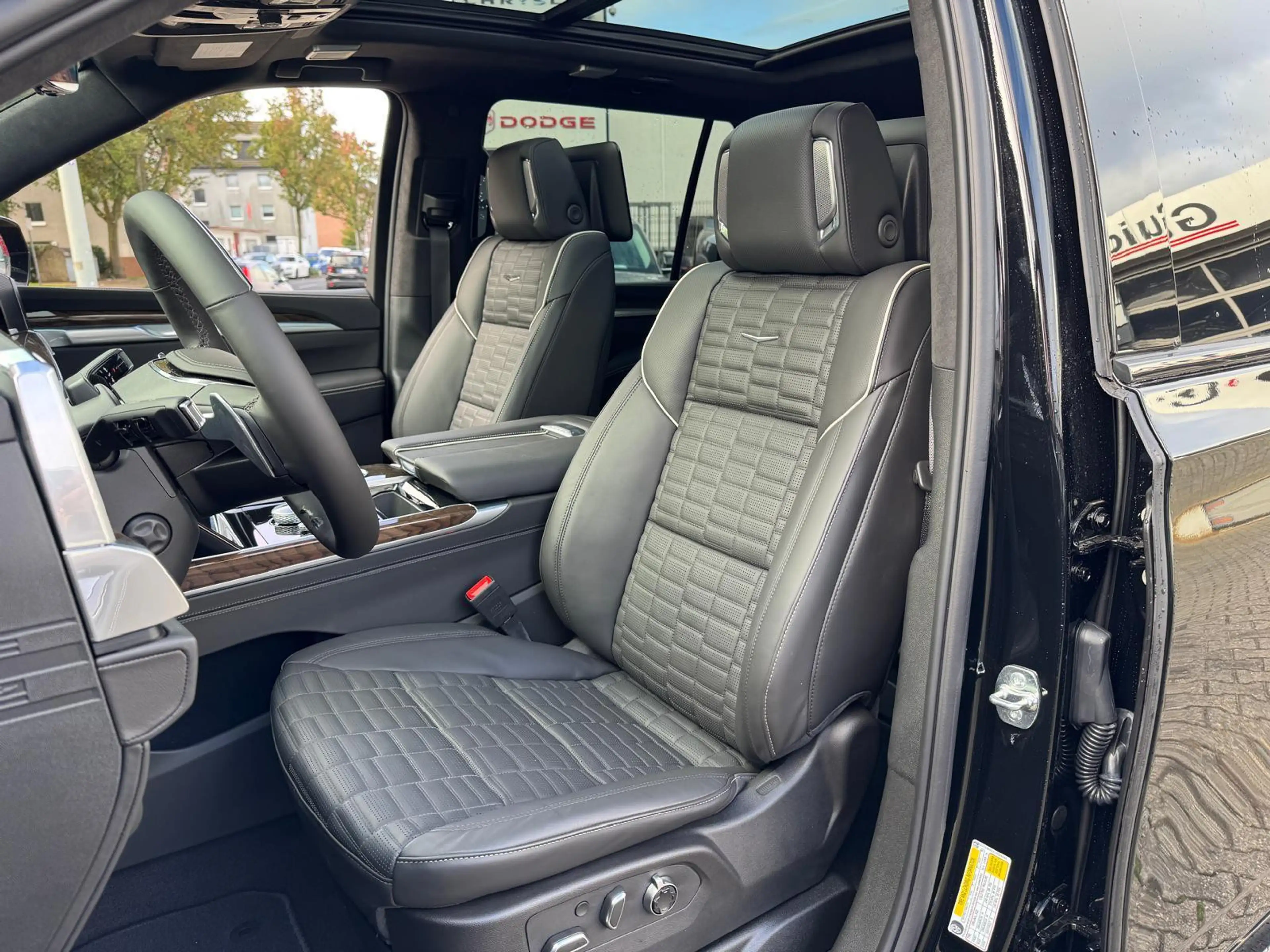 Cadillac Escalade ESV 6.2 V8 Platinum Sport ABV +24" 2026 — photo 15