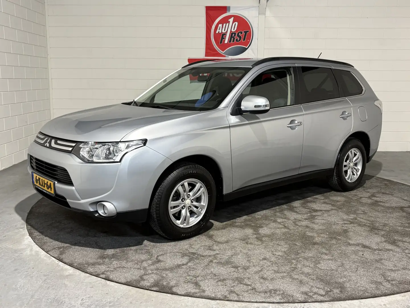 Mitsubishi Outlander 2.0 Intense, Uniek km stand, Achteruitrijcamera, C Grijs - 1