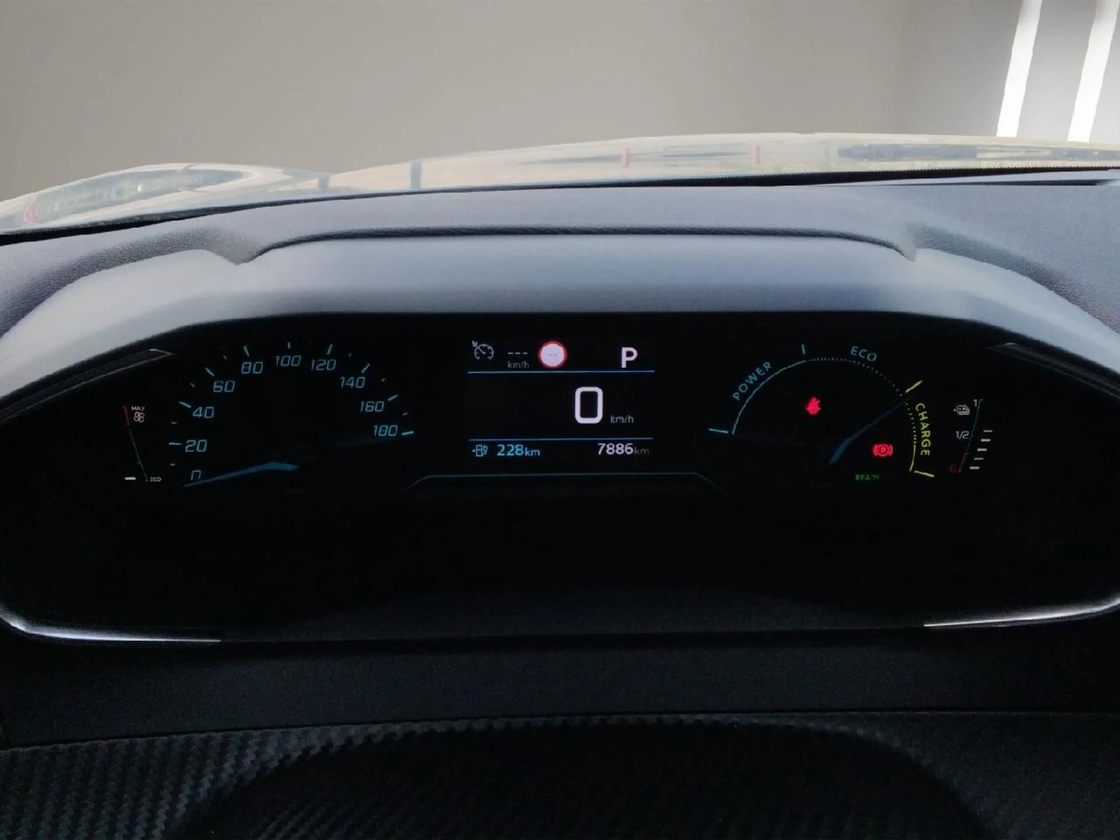 Peugeot e-208 e- Active — photo 11