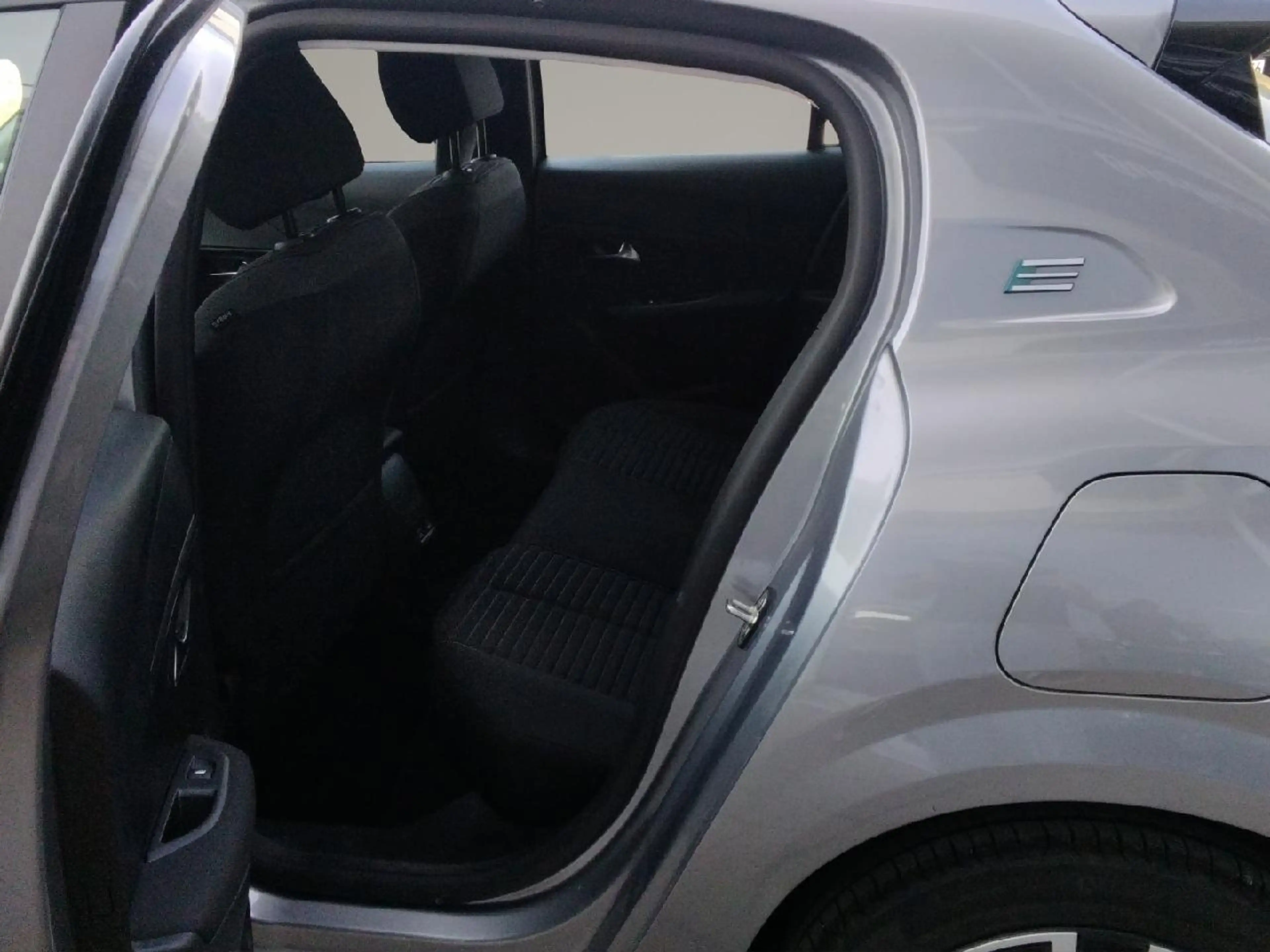 Peugeot e-208 e- Active — photo 13