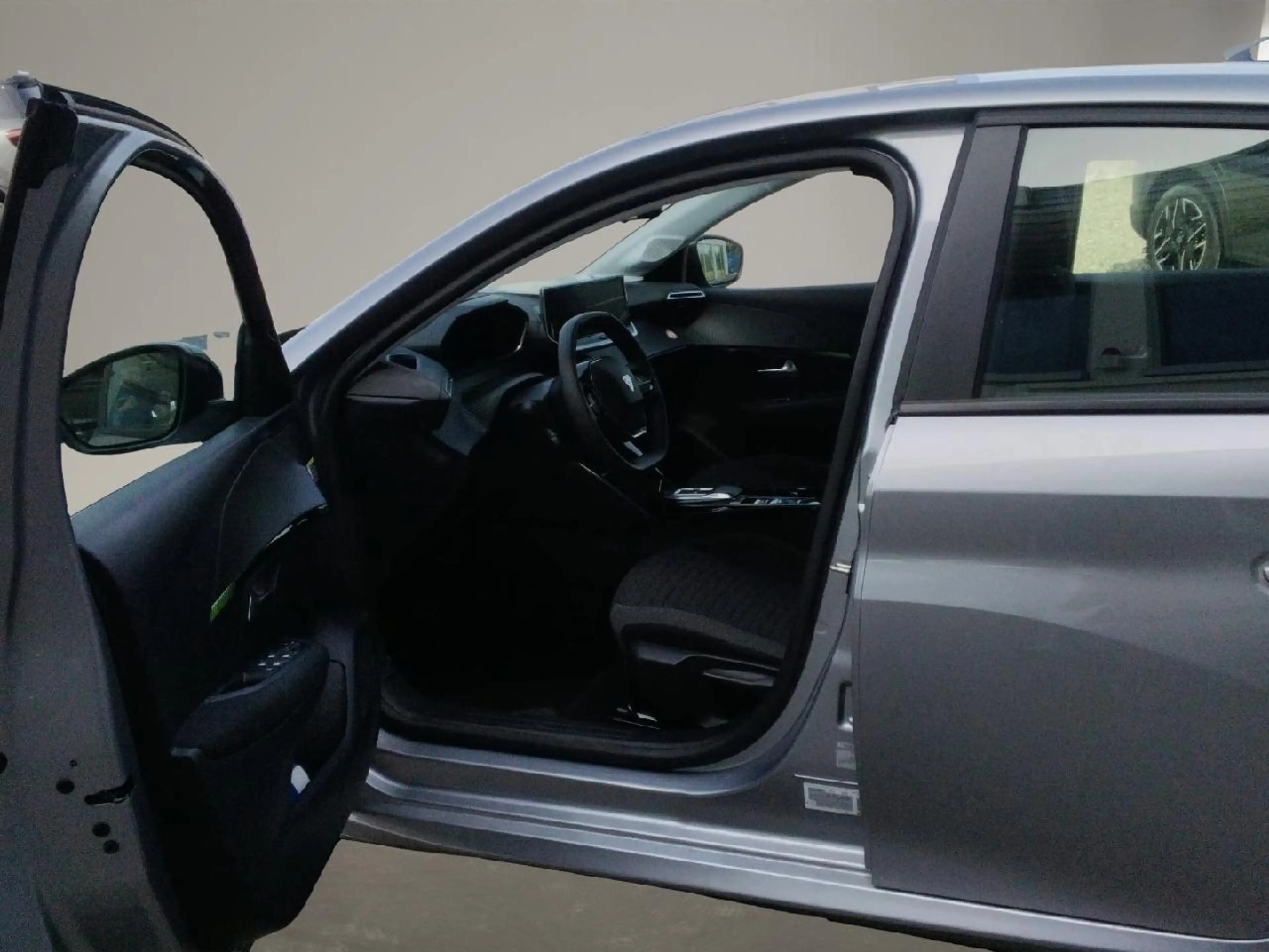 Peugeot e-208 e- Active — photo 9