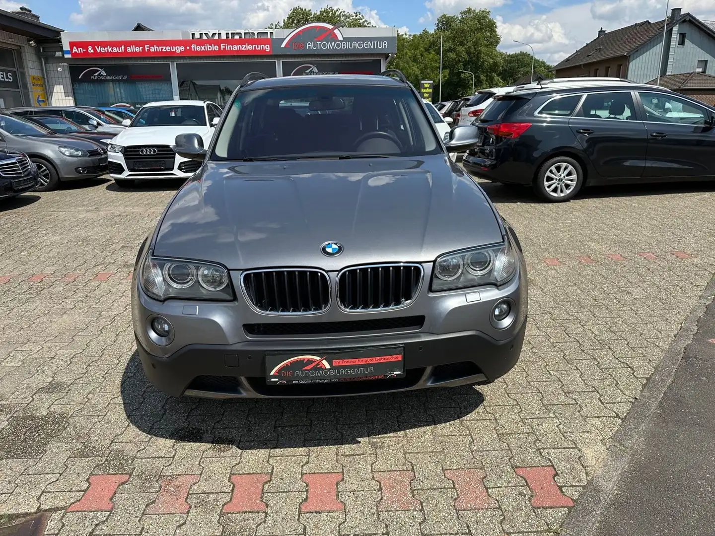 BMW X3 xDrive 20d PANO PDC XENON AHK TEMPO Grau - 2