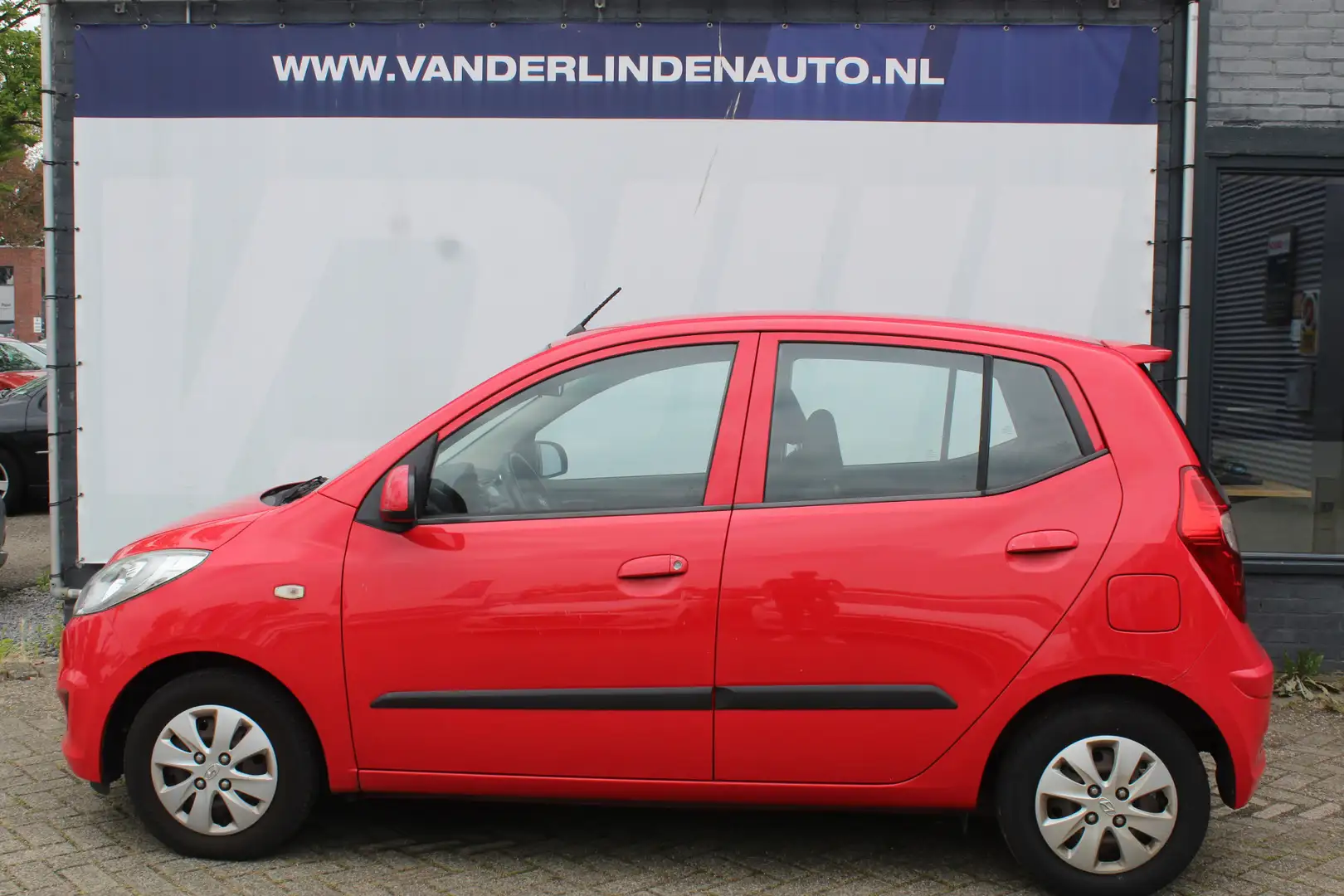 Hyundai i10 1.1 i-Drive Elek. ramen Rot - 2
