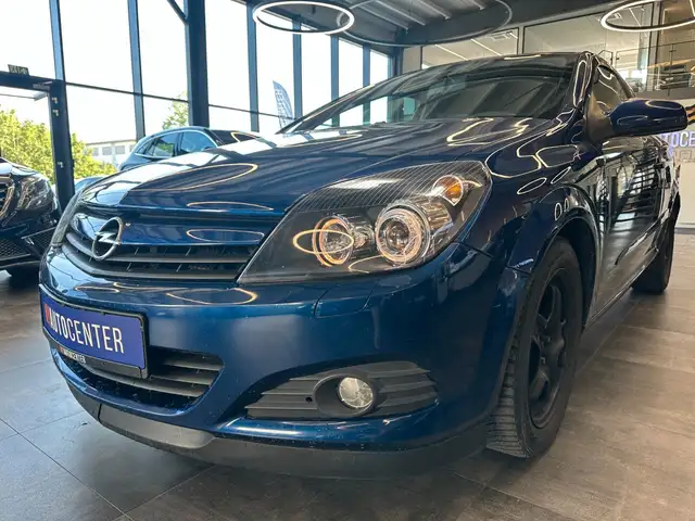 Opel Astra view 4