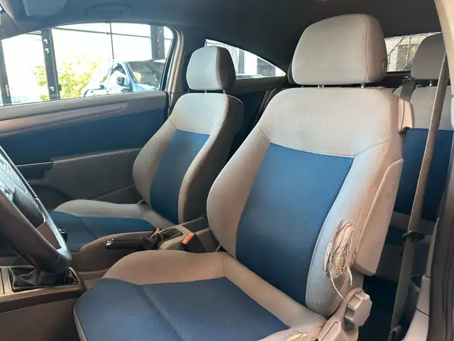 Opel Astra view 8