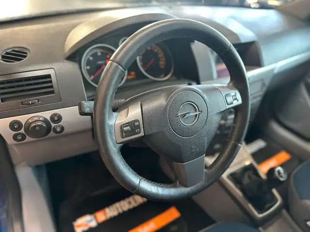 Opel Astra view 13