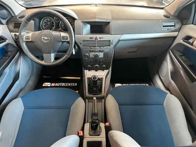 Opel Astra view 6