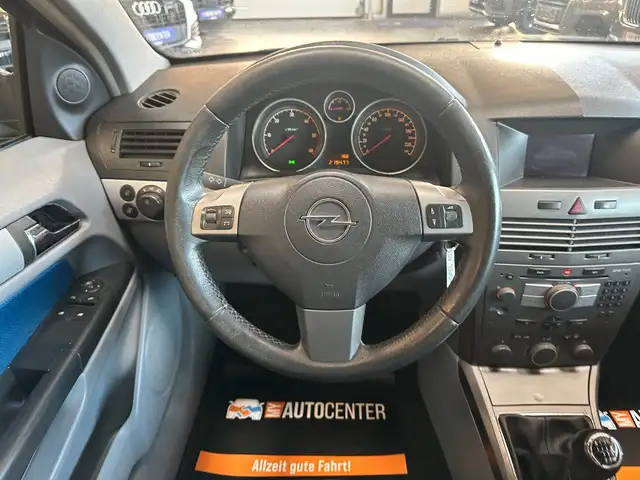 Opel Astra view 7