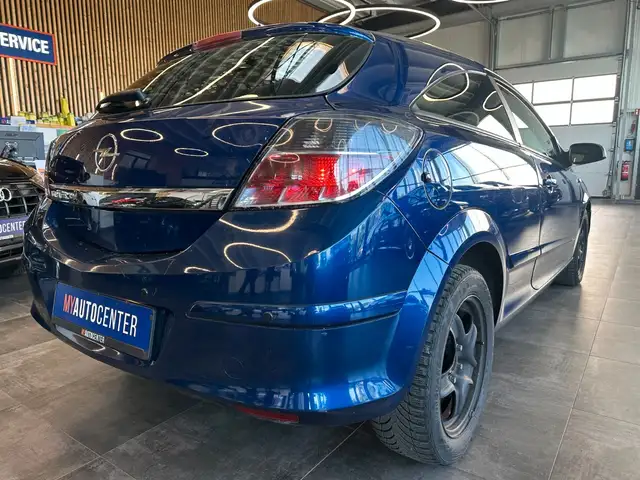 Opel Astra view 2