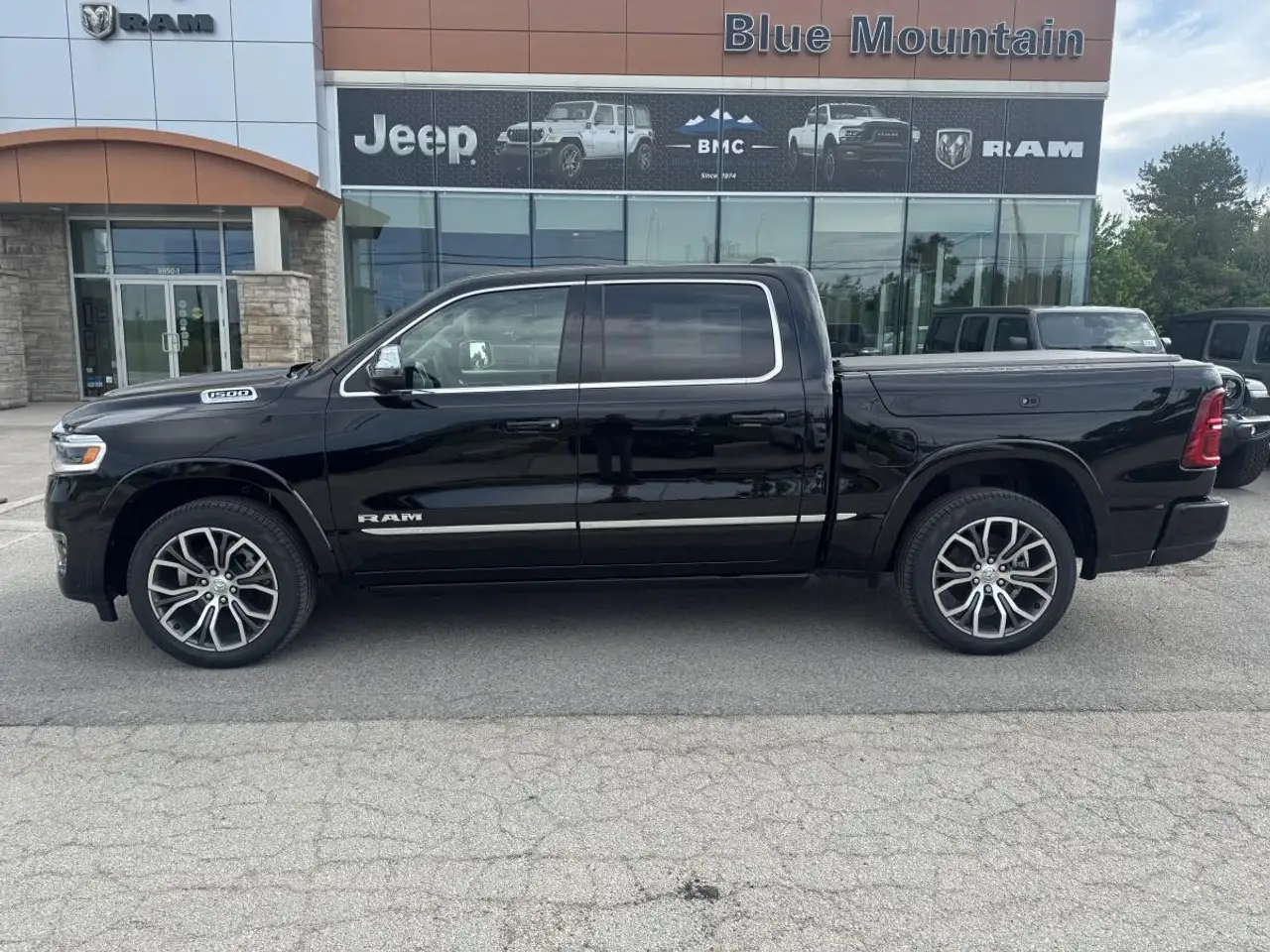 RAM 1500 снимка RAM 1500