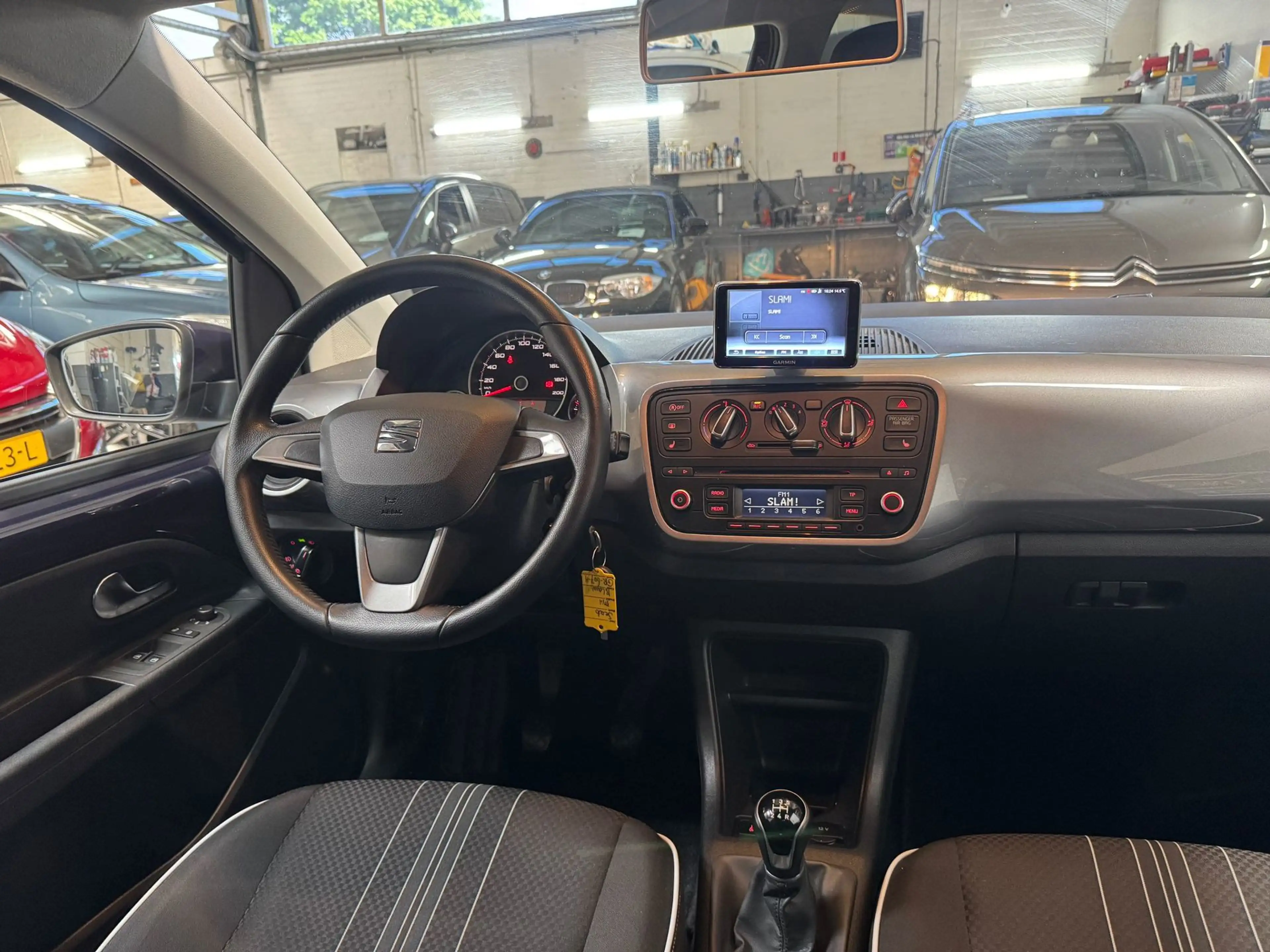 SEAT Mii 1.0 Sport Connect — photo 13