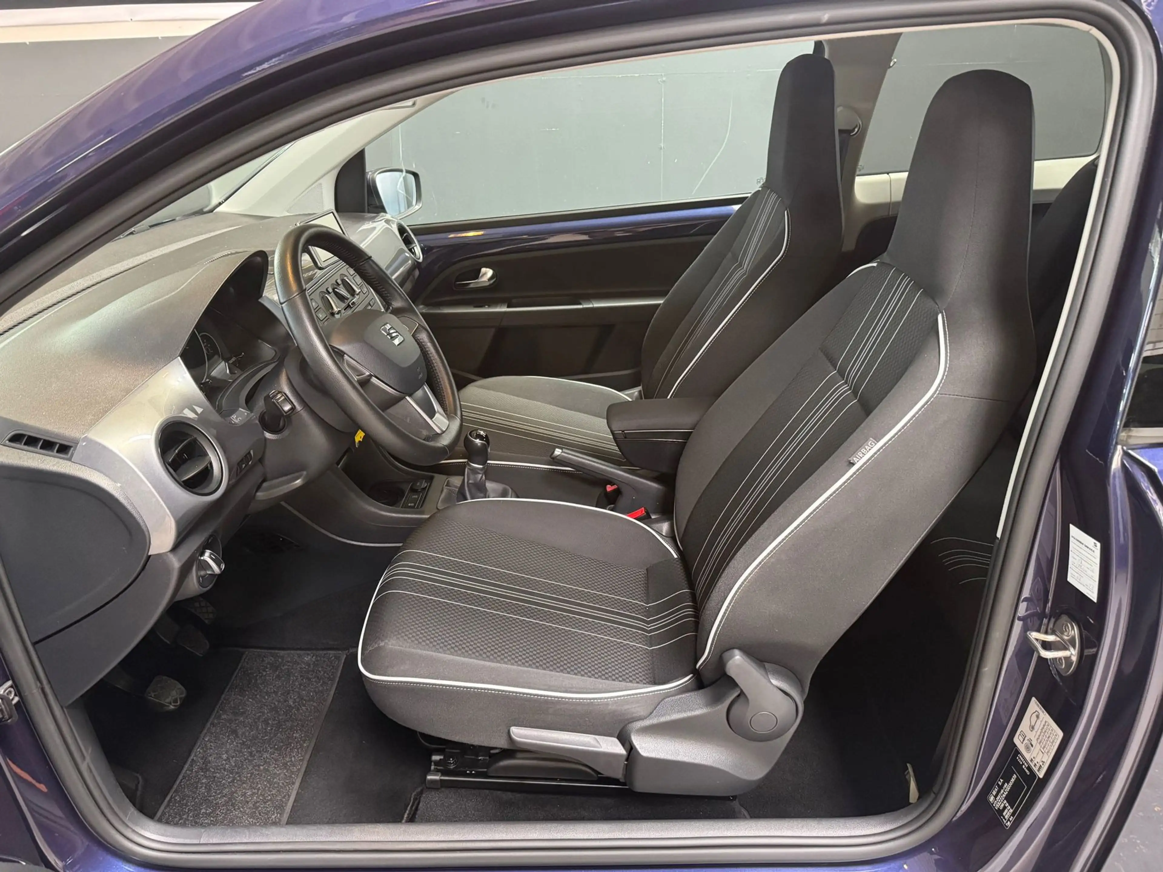 SEAT Mii 1.0 Sport Connect — photo 11
